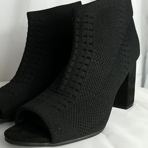 Seven Dials stretchy peep toed bootie S9.5M